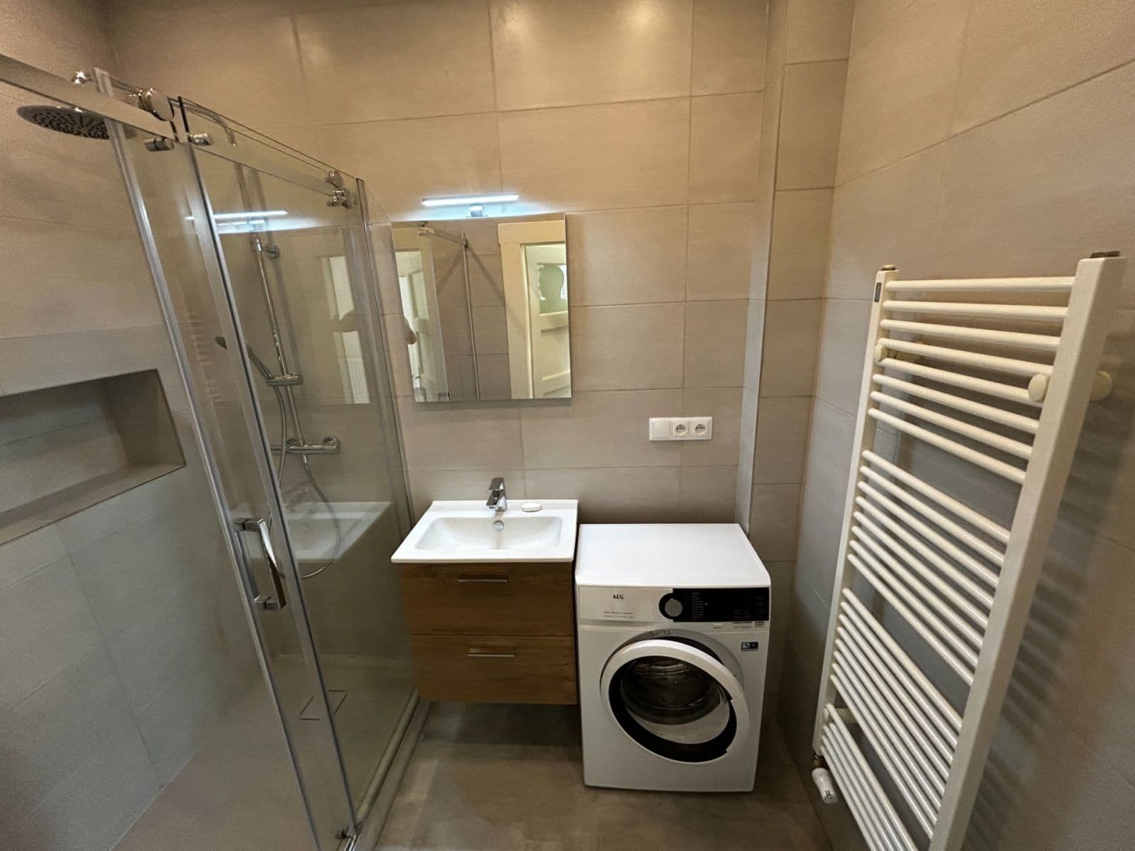 1 bedroom with open-plan kitchen flat to rent, 53 m², Osadní, Prague, Prague 1 bedroom with open-plan kitchen flat to rent, 53 m², Osadní, Prague, Prague