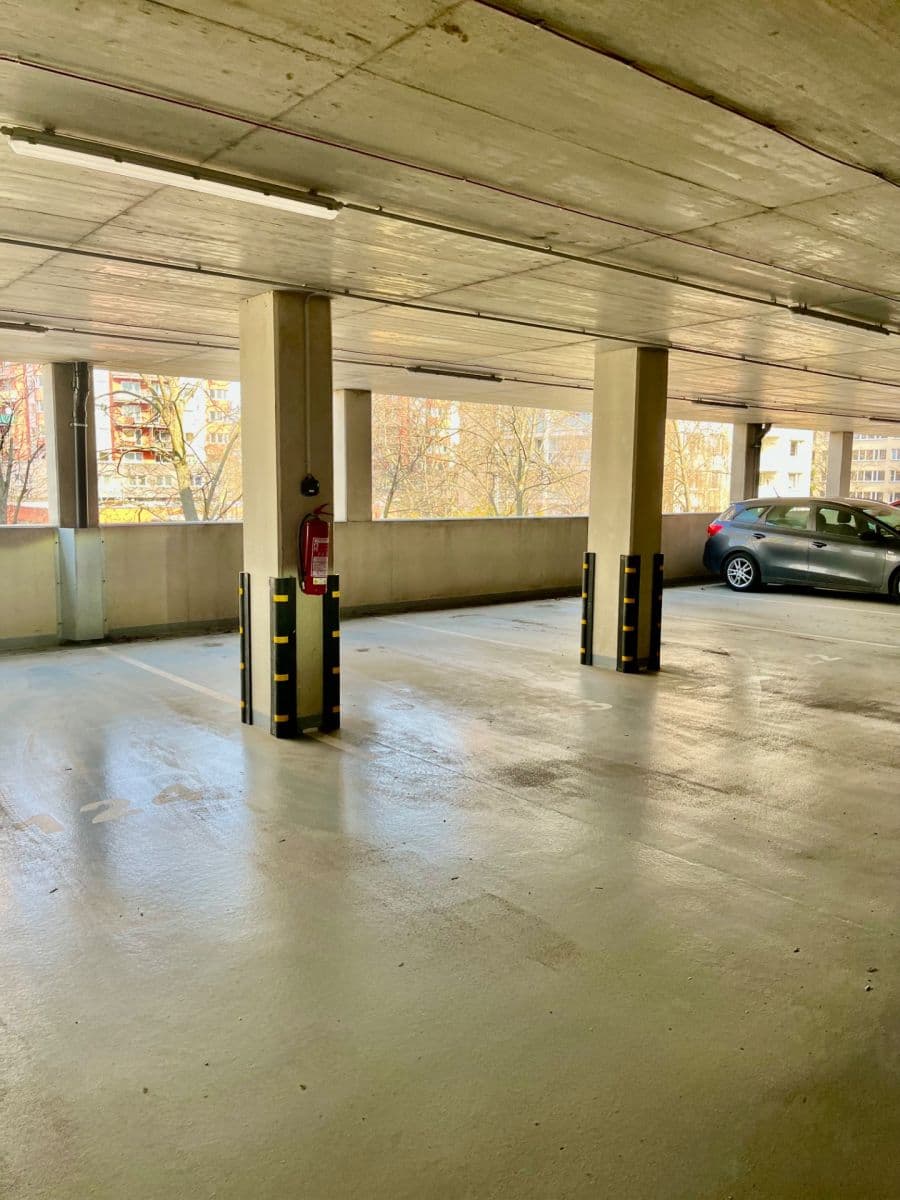 garage to rent, 18 m², nábřeží Závodu míru, Pardubice, Pardubický Region garage to rent, 18 m², nábřeží Závodu míru, Pardubice, Pardubický Region