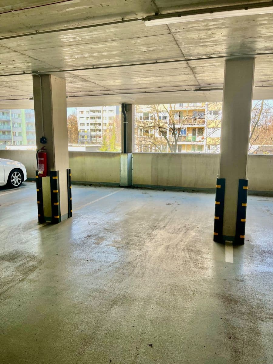 garage to rent, 18 m², nábřeží Závodu míru, Pardubice, Pardubický Region garage to rent, 18 m², nábřeží Závodu míru, Pardubice, Pardubický Region