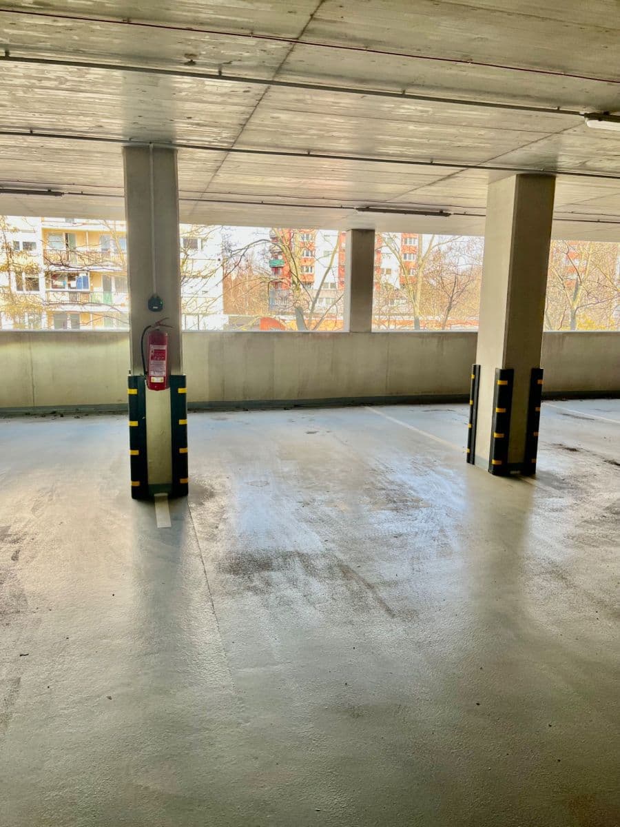 garage to rent, 18 m², nábřeží Závodu míru, Pardubice, Pardubický Region garage to rent, 18 m², nábřeží Závodu míru, Pardubice, Pardubický Region