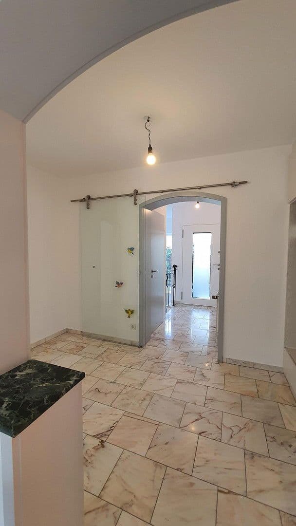 3 bedroom with open-plan kitchen flat to rent, 130 m², Duisburg, North Rhine-Westphalia 3 bedroom with open-plan kitchen flat to rent, 130 m², Duisburg, North Rhine-Westphalia