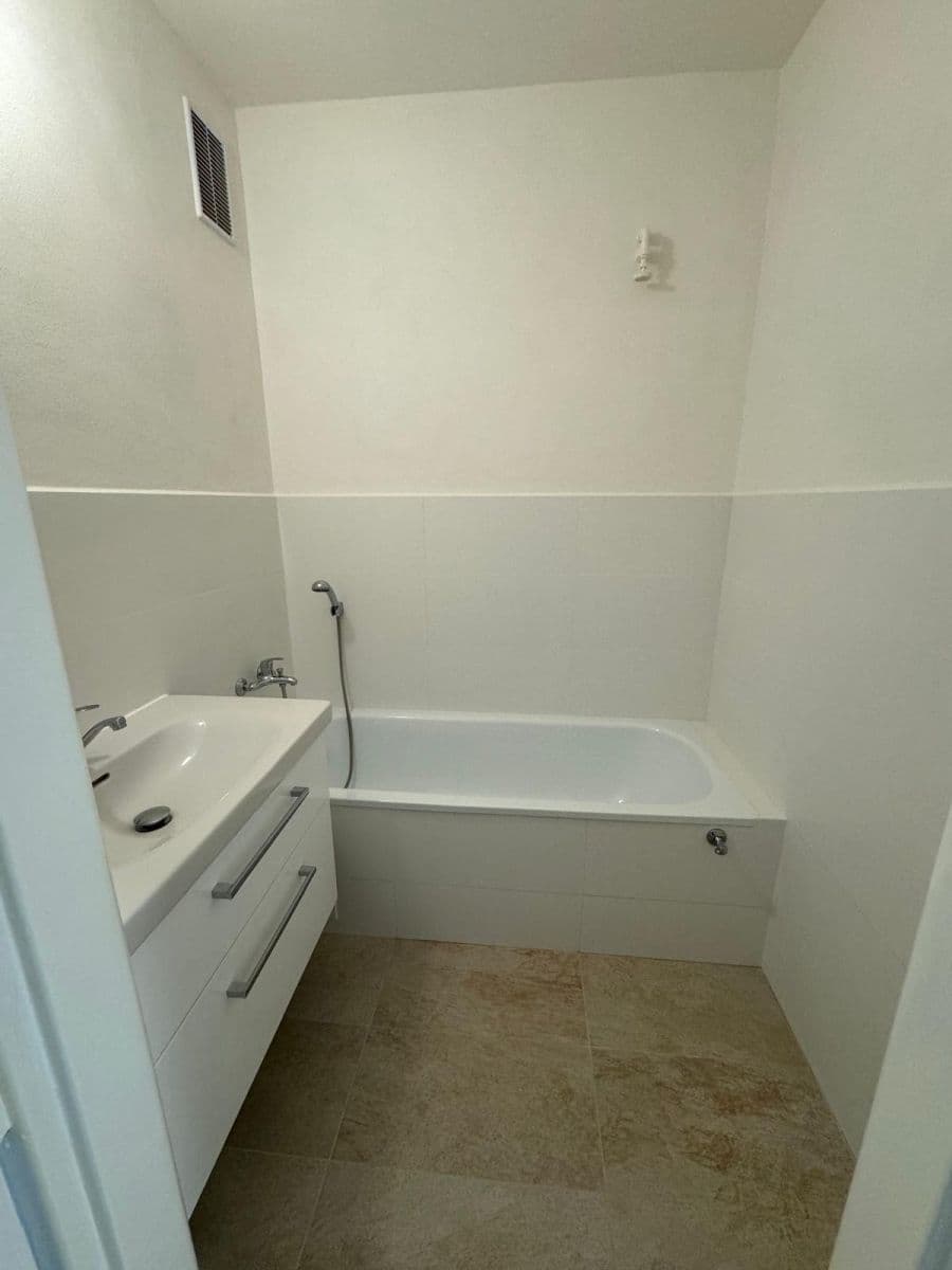 2 bedroom flat to rent, 59 m², Benešovo nábřeží, Zlín, Zlínský Region 2 bedroom flat to rent, 59 m², Benešovo nábřeží, Zlín, Zlínský Region