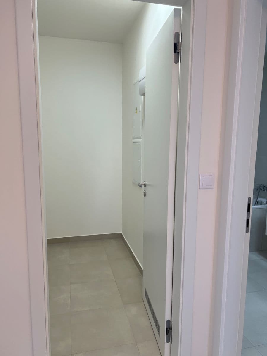 2 bedroom with open-plan kitchen flat to rent, 99 m², Pavla Beneše, Prague, Prague 2 bedroom with open-plan kitchen flat to rent, 99 m², Pavla Beneše, Prague, Prague