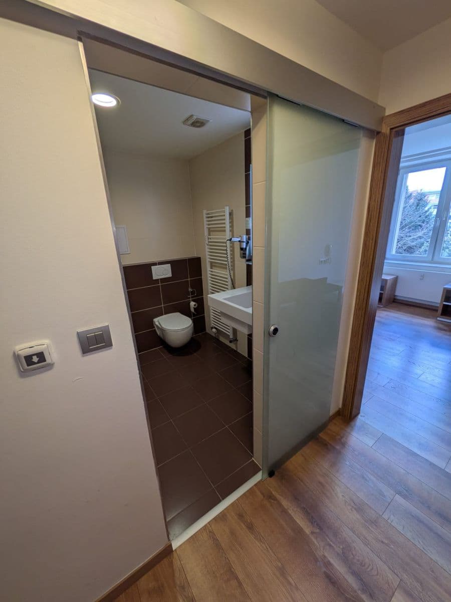 Studio flat to rent, 23 m², Suchdolské náměstí, Prague, Prague Studio flat to rent, 23 m², Suchdolské náměstí, Prague, Prague