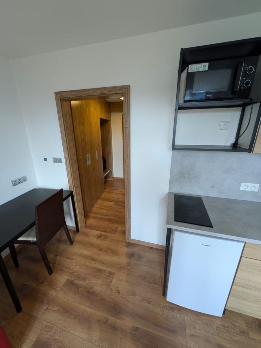 Studio flat to rent, 23 m², Suchdolské náměstí, Prague, Prague Studio flat to rent, 23 m², Suchdolské náměstí, Prague, Prague