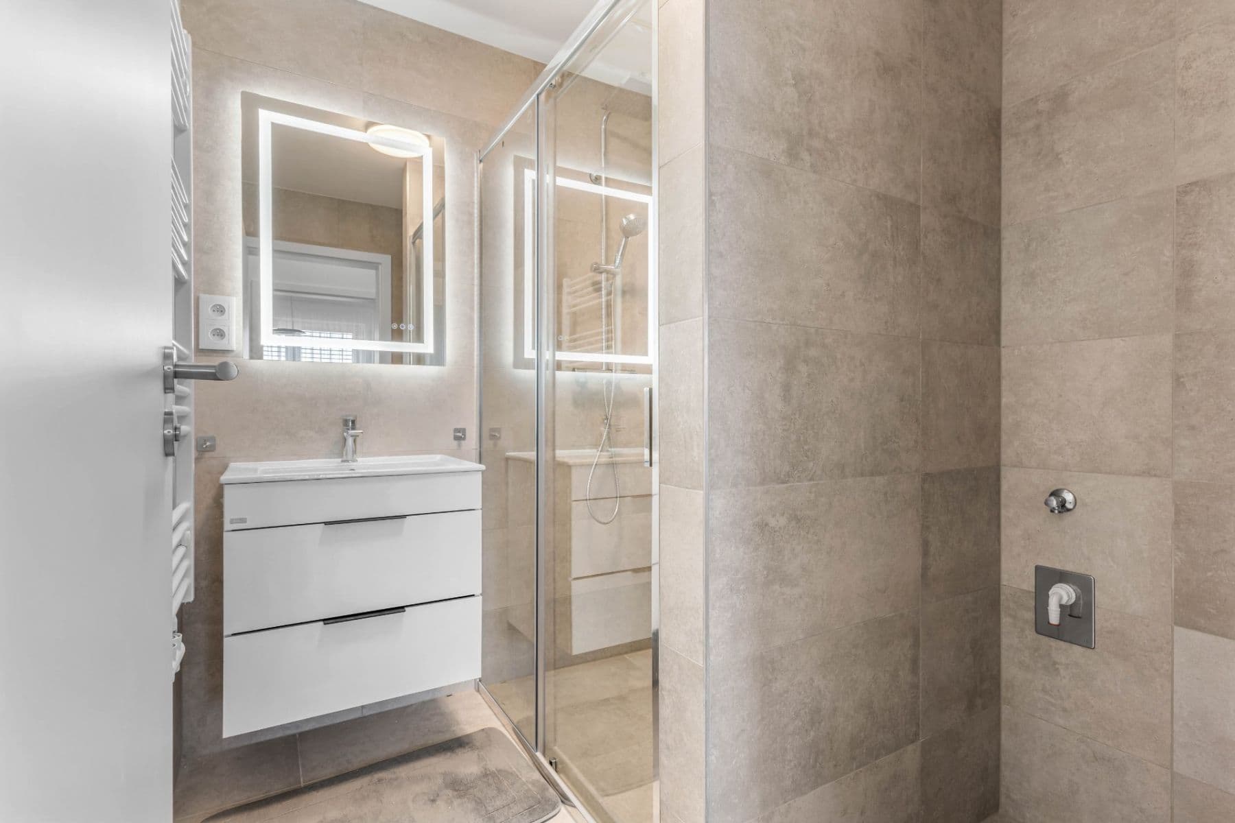 2 bedroom with open-plan kitchen flat to rent, 72 m², K Barrandovu, Prague, Prague 2 bedroom with open-plan kitchen flat to rent, 72 m², K Barrandovu, Prague, Prague