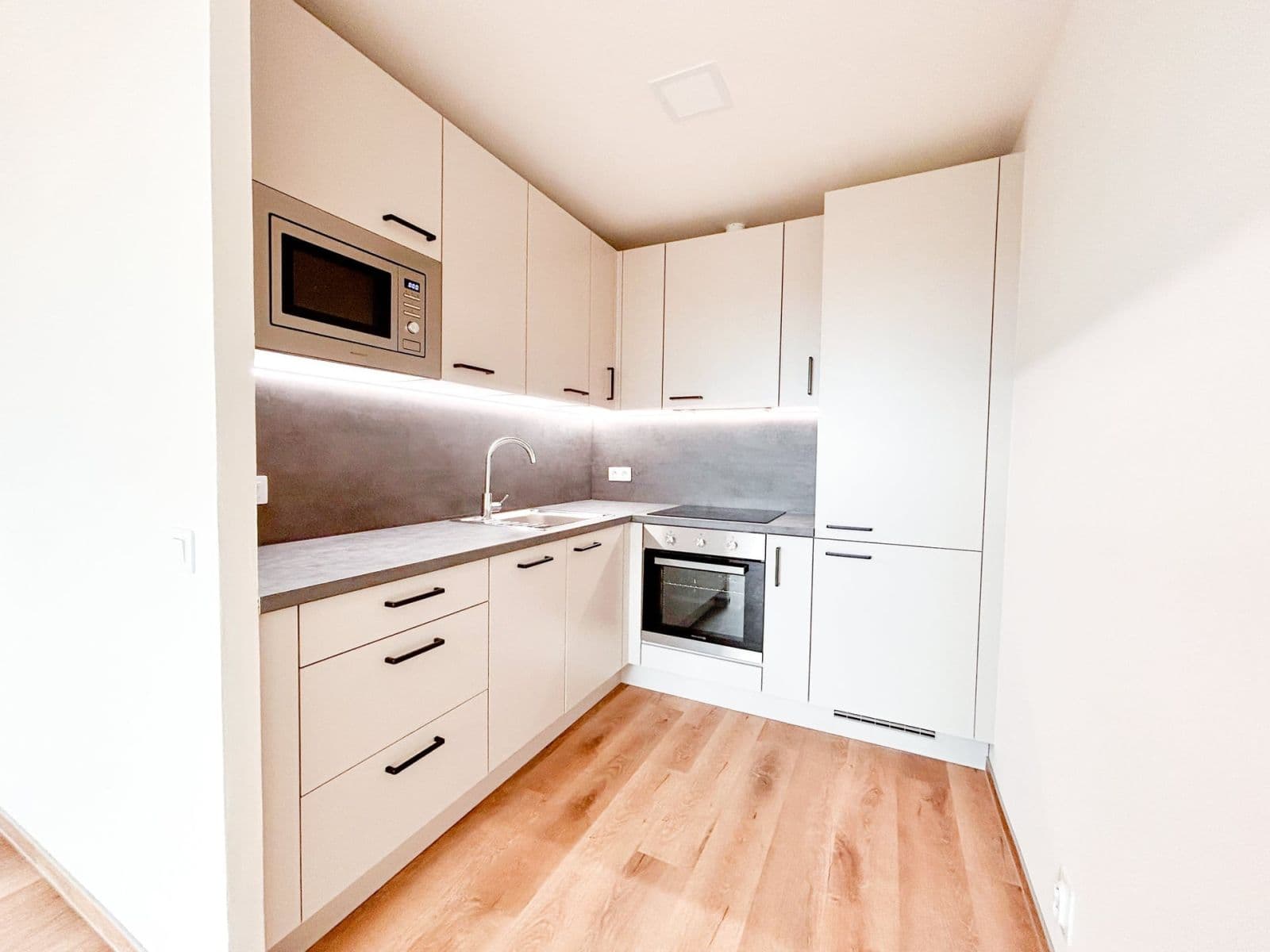 1 bedroom with open-plan kitchen flat to rent, 44 m², Jateční, Kolín, Středočeský Region 1 bedroom with open-plan kitchen flat to rent, 44 m², Jateční, Kolín, Středočeský Region