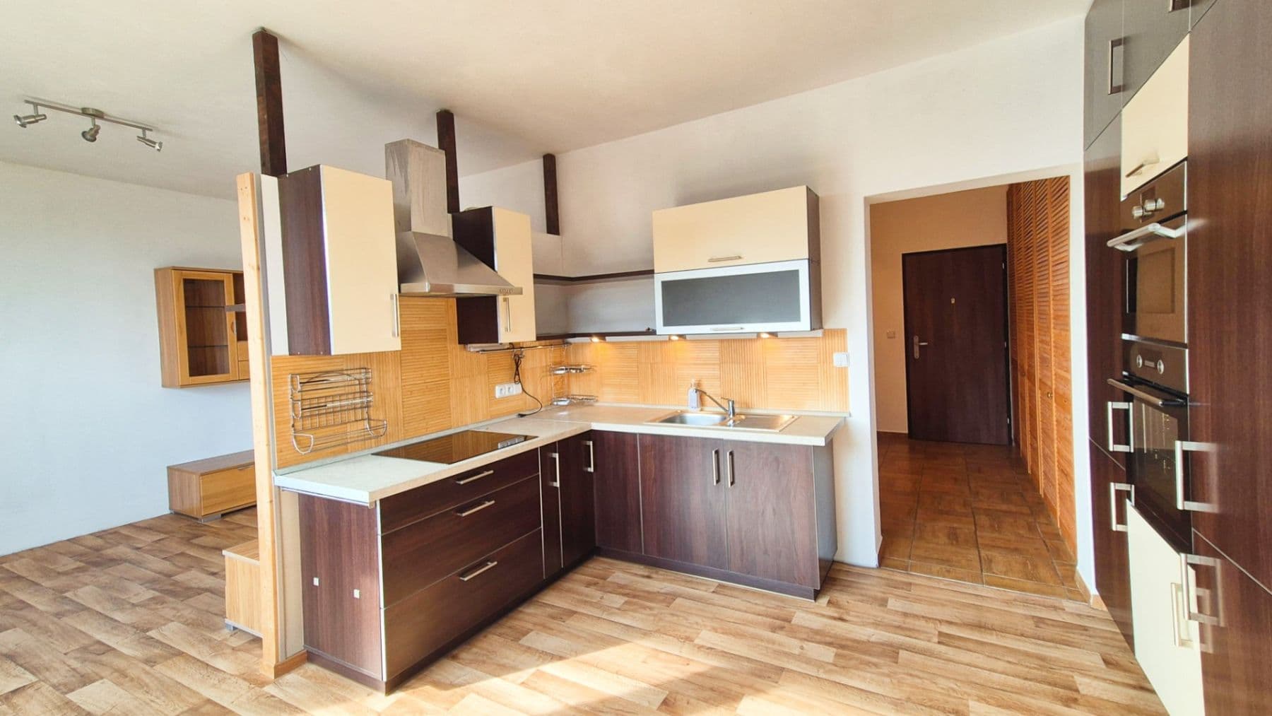 1 bedroom flat to rent, 46 m², T. G. Masaryka, Horoměřice, Středočeský Region 1 bedroom flat to rent, 46 m², T. G. Masaryka, Horoměřice, Středočeský Region