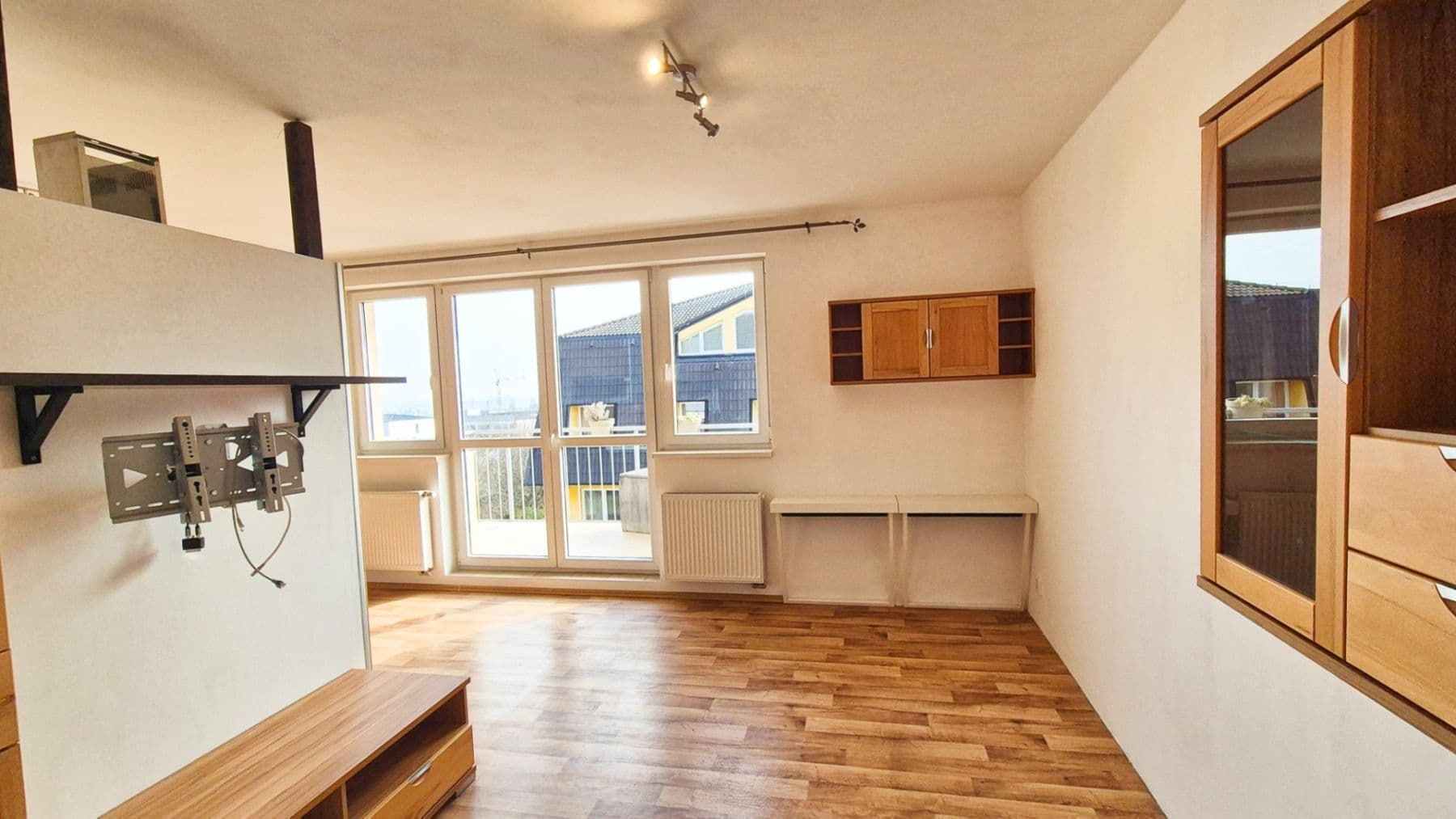 1 bedroom flat to rent, 46 m², T. G. Masaryka, Horoměřice, Středočeský Region 1 bedroom flat to rent, 46 m², T. G. Masaryka, Horoměřice, Středočeský Region