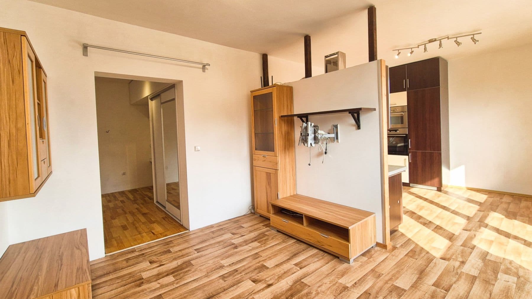 1 bedroom flat to rent, 46 m², T. G. Masaryka, Horoměřice, Středočeský Region 1 bedroom flat to rent, 46 m², T. G. Masaryka, Horoměřice, Středočeský Region