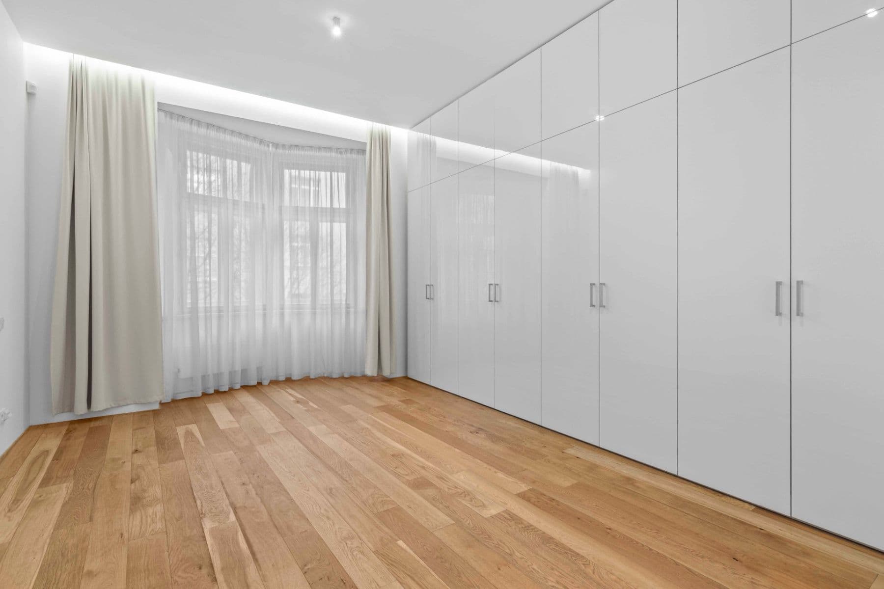 2 bedroom with open-plan kitchen flat to rent, 98 m², Laubova, Prague, Prague 2 bedroom with open-plan kitchen flat to rent, 98 m², Laubova, Prague, Prague