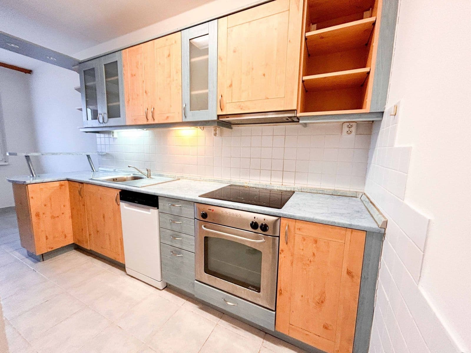 3 bedroom flat to rent, 77 m², Dědinova, Prague, Prague 3 bedroom flat to rent, 77 m², Dědinova, Prague, Prague