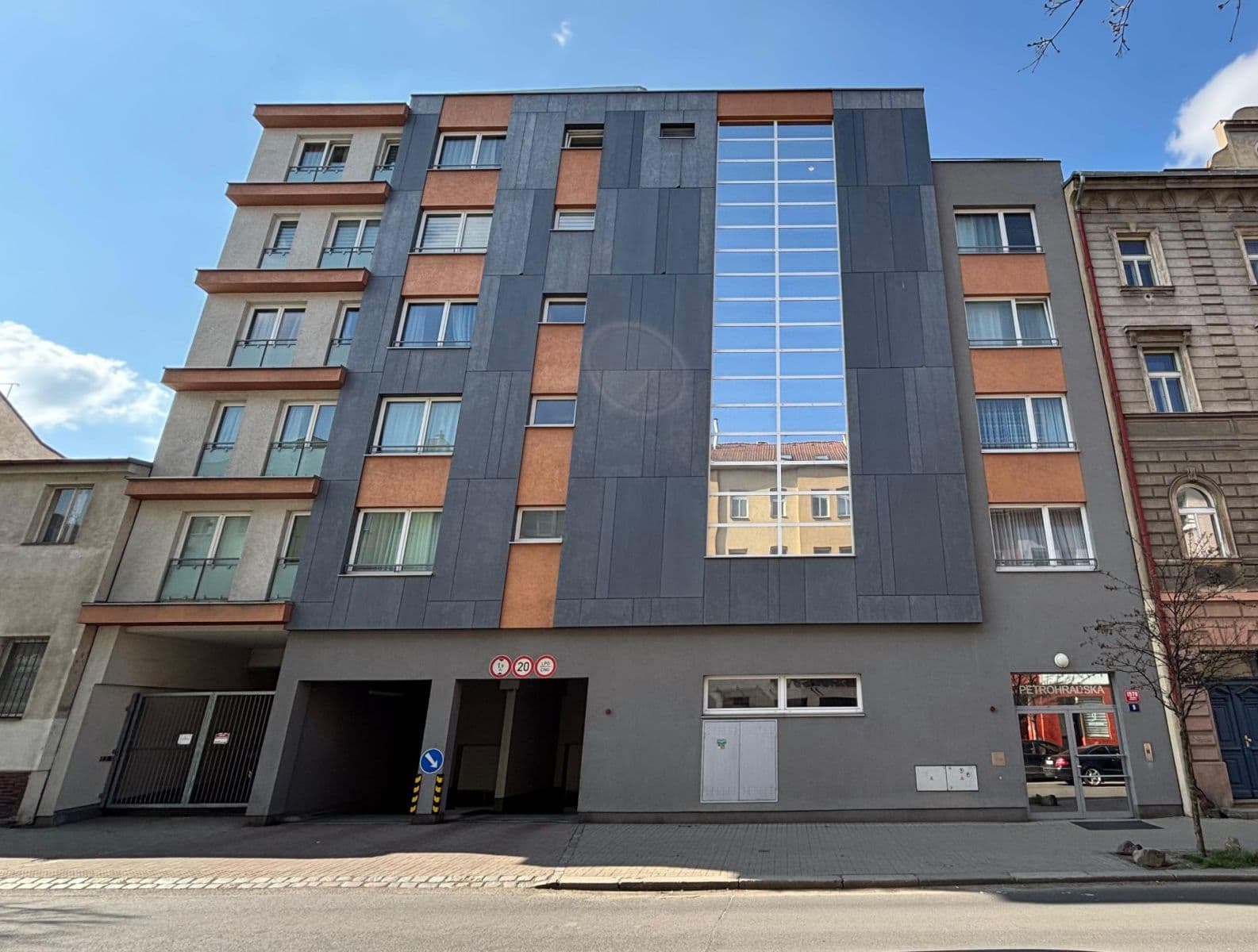 1 bedroom with open-plan kitchen flat to rent, 60 m², Petrohradská, Prague, Prague 1 bedroom with open-plan kitchen flat to rent, 60 m², Petrohradská, Prague, Prague