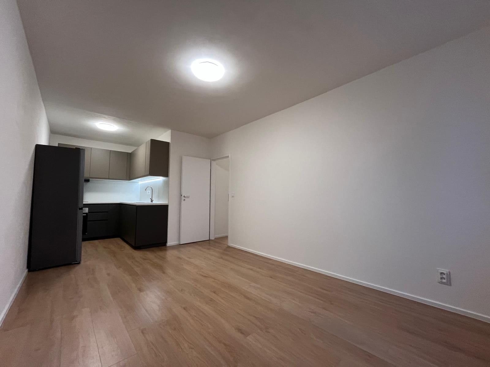 1 bedroom with open-plan kitchen flat to rent, 41 m², Šluknovská, Prague, Prague 1 bedroom with open-plan kitchen flat to rent, 41 m², Šluknovská, Prague, Prague