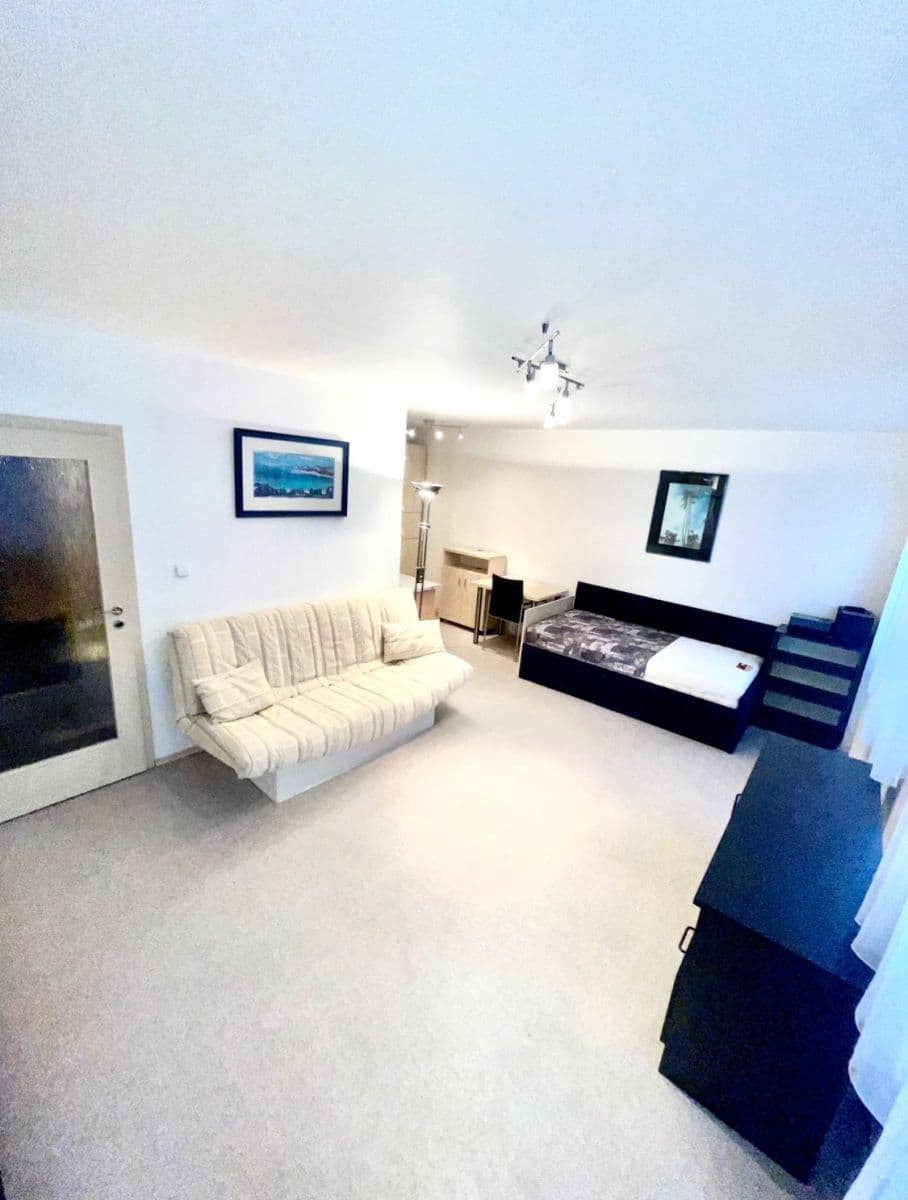 Studio flat to rent, 33 m², Blattného, Prague, Prague Studio flat to rent, 33 m², Blattného, Prague, Prague