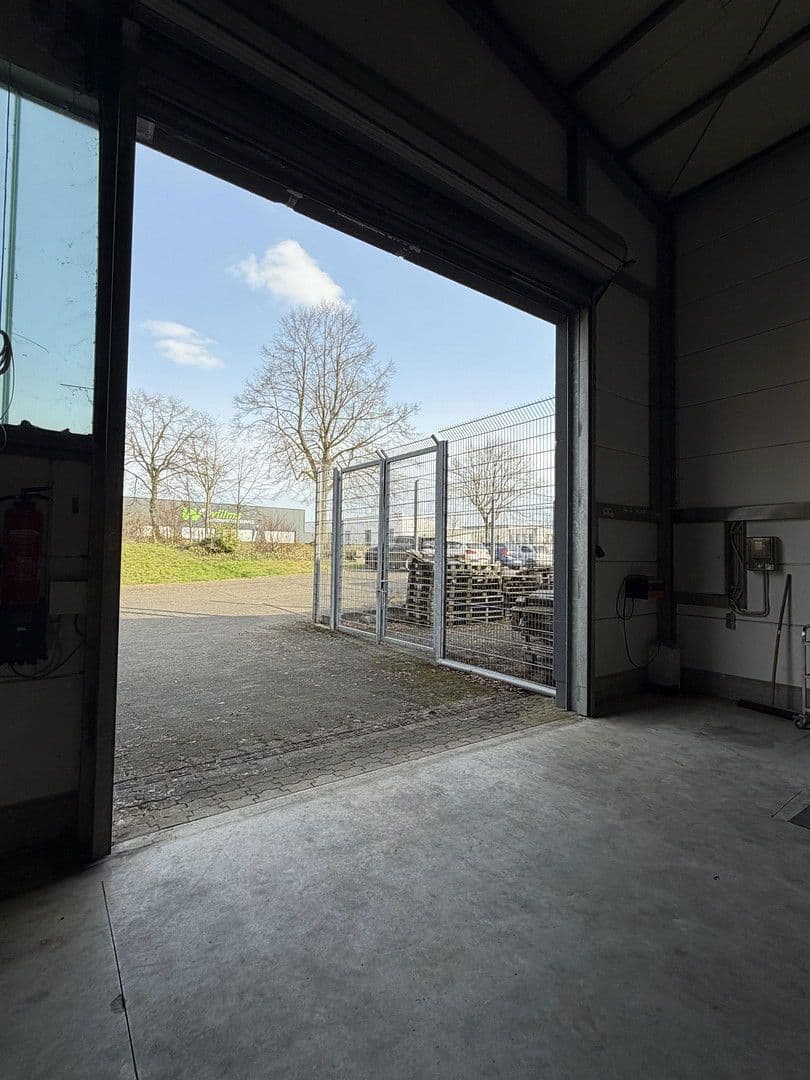 non-residential property to rent, 1,300 m², Neunkirchen-Seelscheid, North Rhine-Westphalia non-residential property to rent, 1,300 m², Neunkirchen-Seelscheid, North Rhine-Westphalia