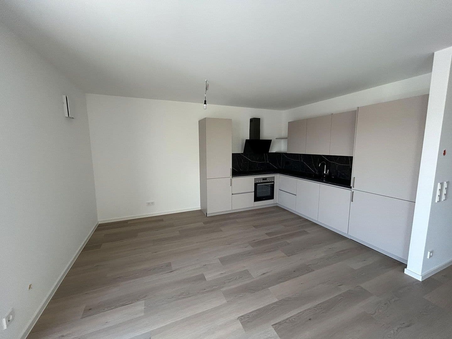 3 bedroom flat to rent, 110 m², Scheckertstrasse 2, Zell am Main, Bavaria 3 bedroom flat to rent, 110 m², Scheckertstrasse 2, Zell am Main, Bavaria