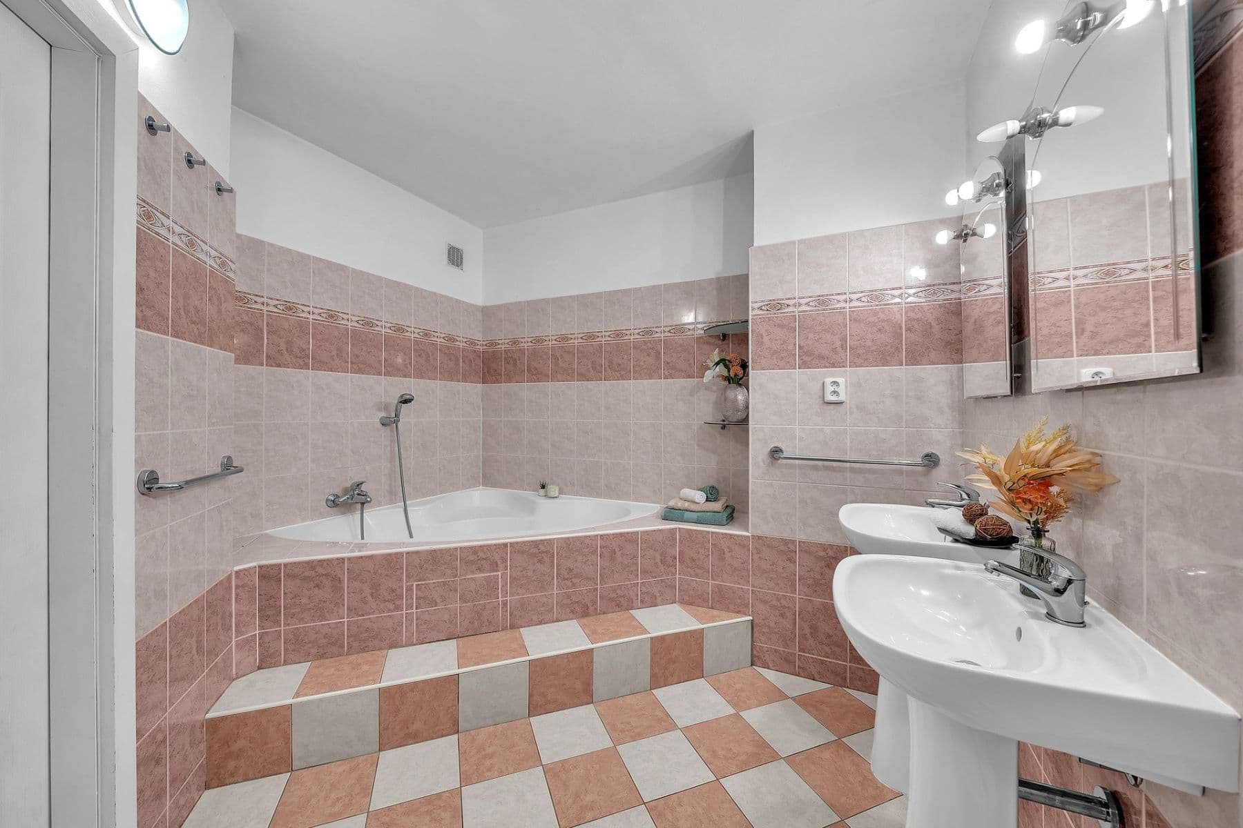 3 bedroom flat to rent, 108 m², Sartoriova, Prague, Prague 3 bedroom flat to rent, 108 m², Sartoriova, Prague, Prague