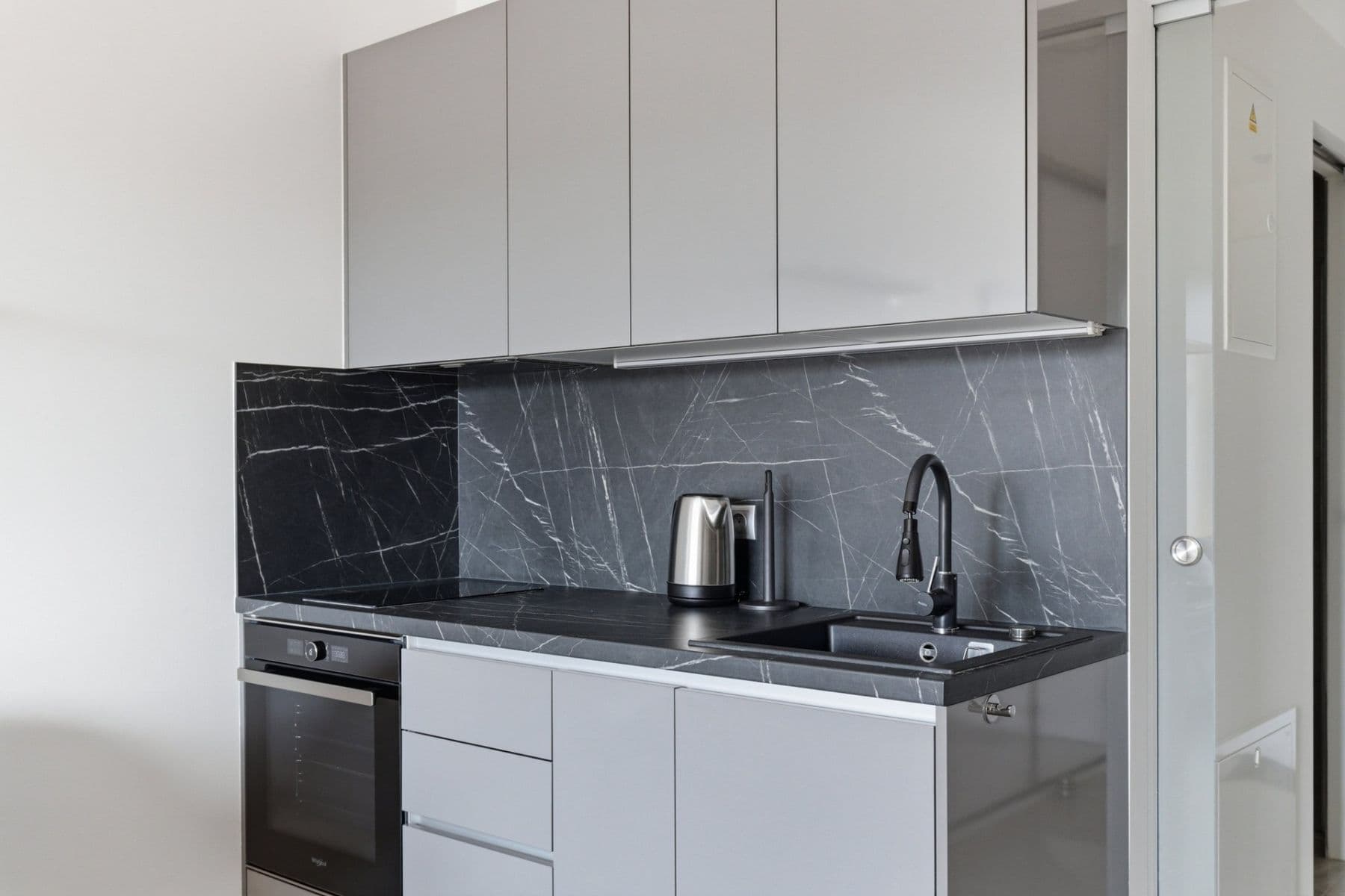 Studio flat to rent, 33 m², Českomoravská, Prague, Prague Studio flat to rent, 33 m², Českomoravská, Prague, Prague