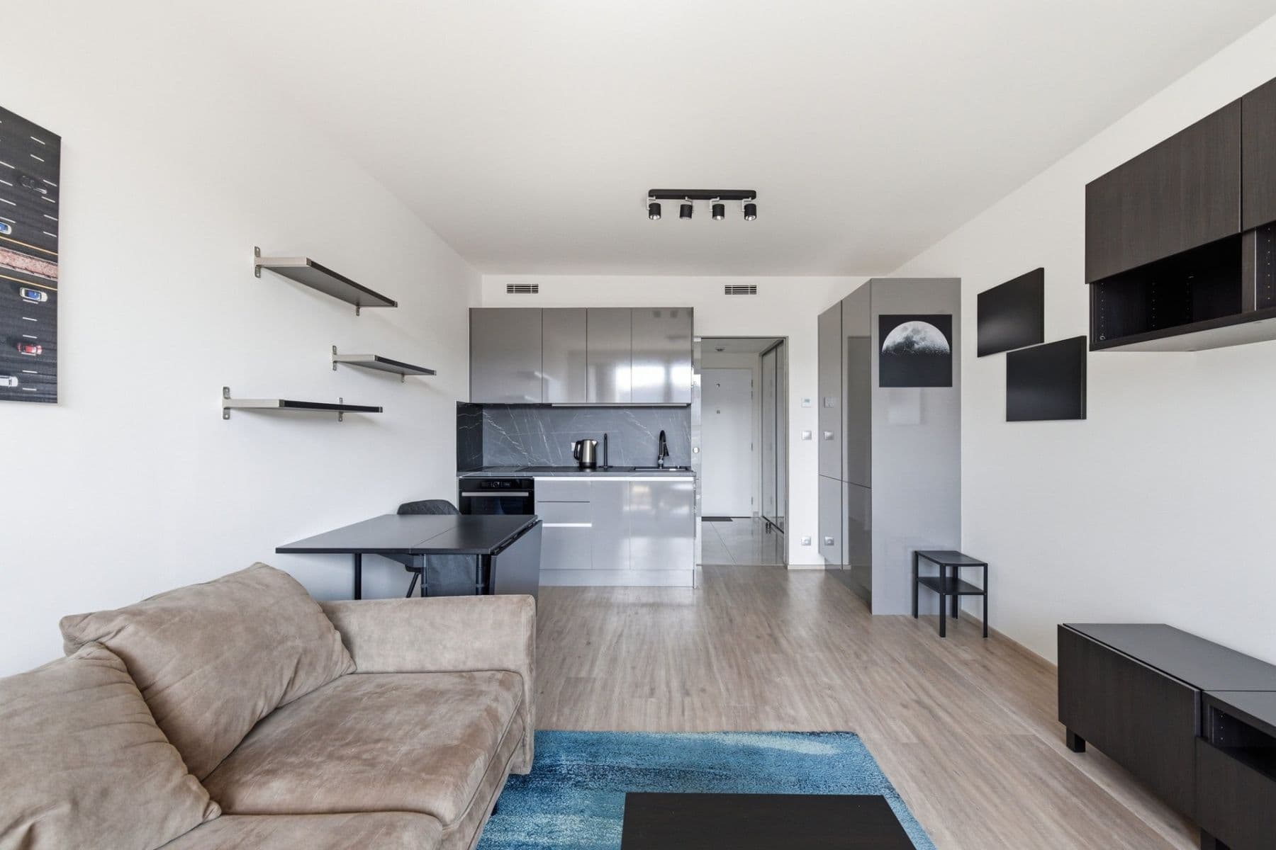 Studio flat to rent, 33 m², Českomoravská, Prague, Prague Studio flat to rent, 33 m², Českomoravská, Prague, Prague