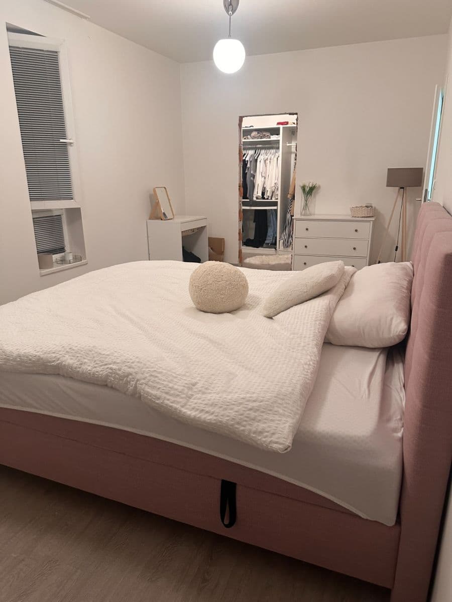 1 bedroom with open-plan kitchen flat to rent, 66 m², Cholupická, Prague, Prague 1 bedroom with open-plan kitchen flat to rent, 66 m², Cholupická, Prague, Prague