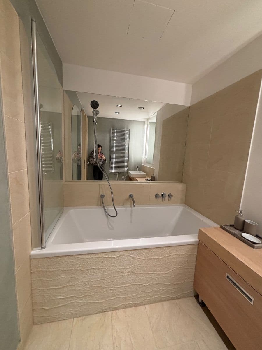 1 bedroom with open-plan kitchen flat to rent, 65 m², Rohanské nábřeží, Prague, Prague 1 bedroom with open-plan kitchen flat to rent, 65 m², Rohanské nábřeží, Prague, Prague