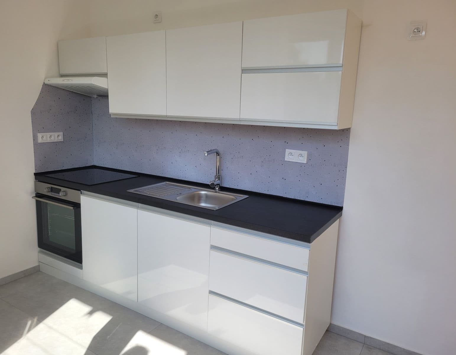 1 bedroom with open-plan kitchen flat to rent, 55 m², Komornická, Prague, Prague 1 bedroom with open-plan kitchen flat to rent, 55 m², Komornická, Prague, Prague