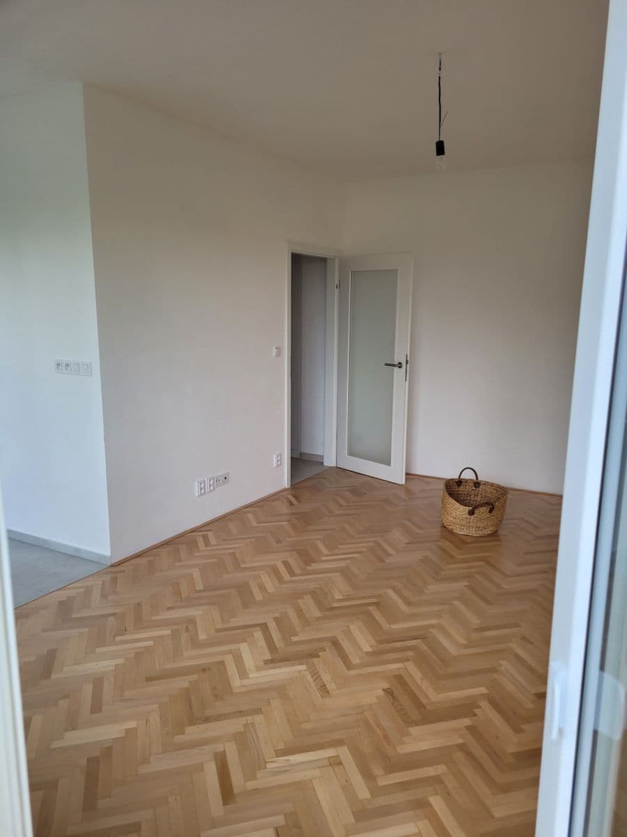 1 bedroom with open-plan kitchen flat to rent, 55 m², Komornická, Prague, Prague 1 bedroom with open-plan kitchen flat to rent, 55 m², Komornická, Prague, Prague