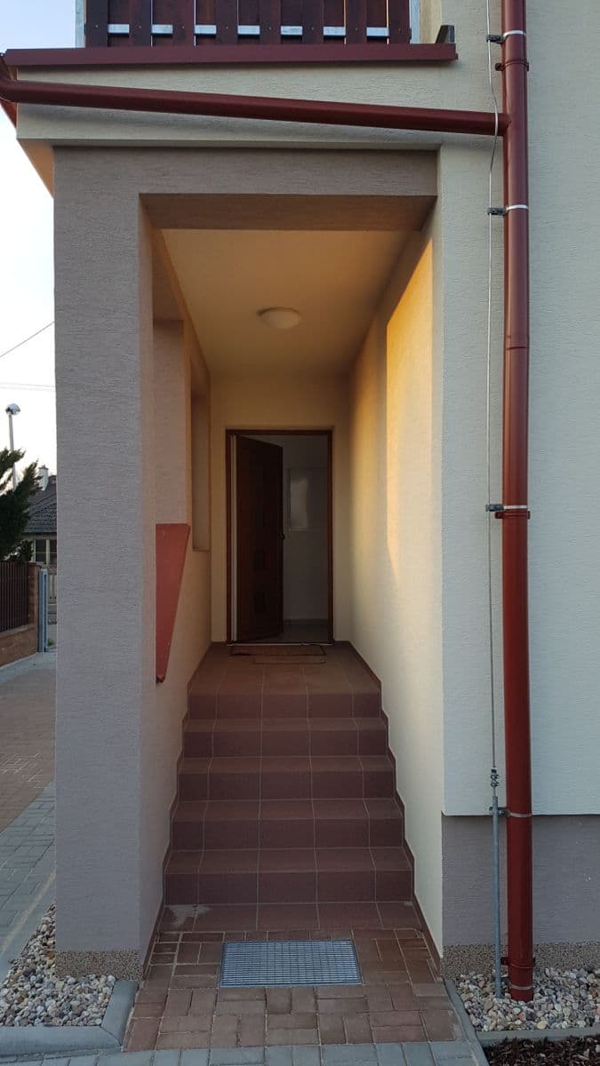 house to rent, 220 m², Krapkova, Hradec Králové, Královéhradecký Region house to rent, 220 m², Krapkova, Hradec Králové, Královéhradecký Region