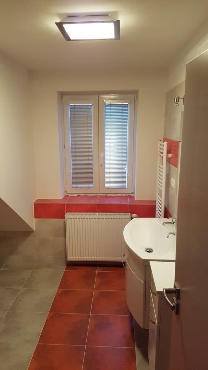 house to rent, 220 m², Krapkova, Hradec Králové, Královéhradecký Region house to rent, 220 m², Krapkova, Hradec Králové, Královéhradecký Region