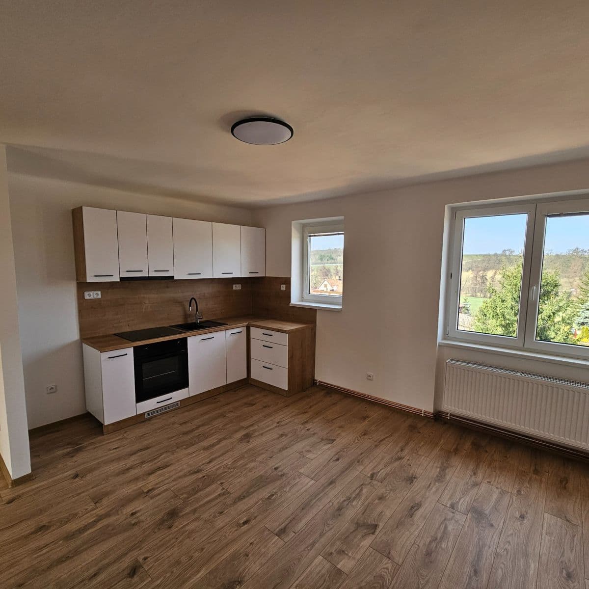 2 bedroom with open-plan kitchen flat to rent, 61 m², Karlovarská, Lubenec, Ústecký Region 2 bedroom with open-plan kitchen flat to rent, 61 m², Karlovarská, Lubenec, Ústecký Region