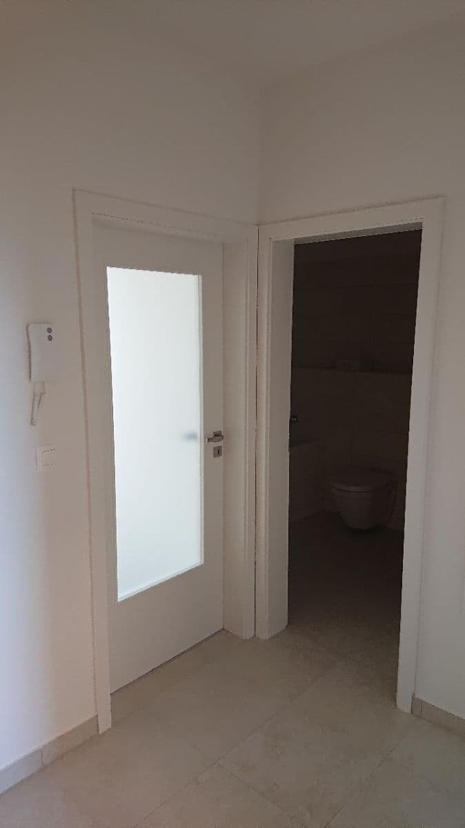 Studio flat to rent, 31 m², K Vystrkovu, Prague, Prague Studio flat to rent, 31 m², K Vystrkovu, Prague, Prague