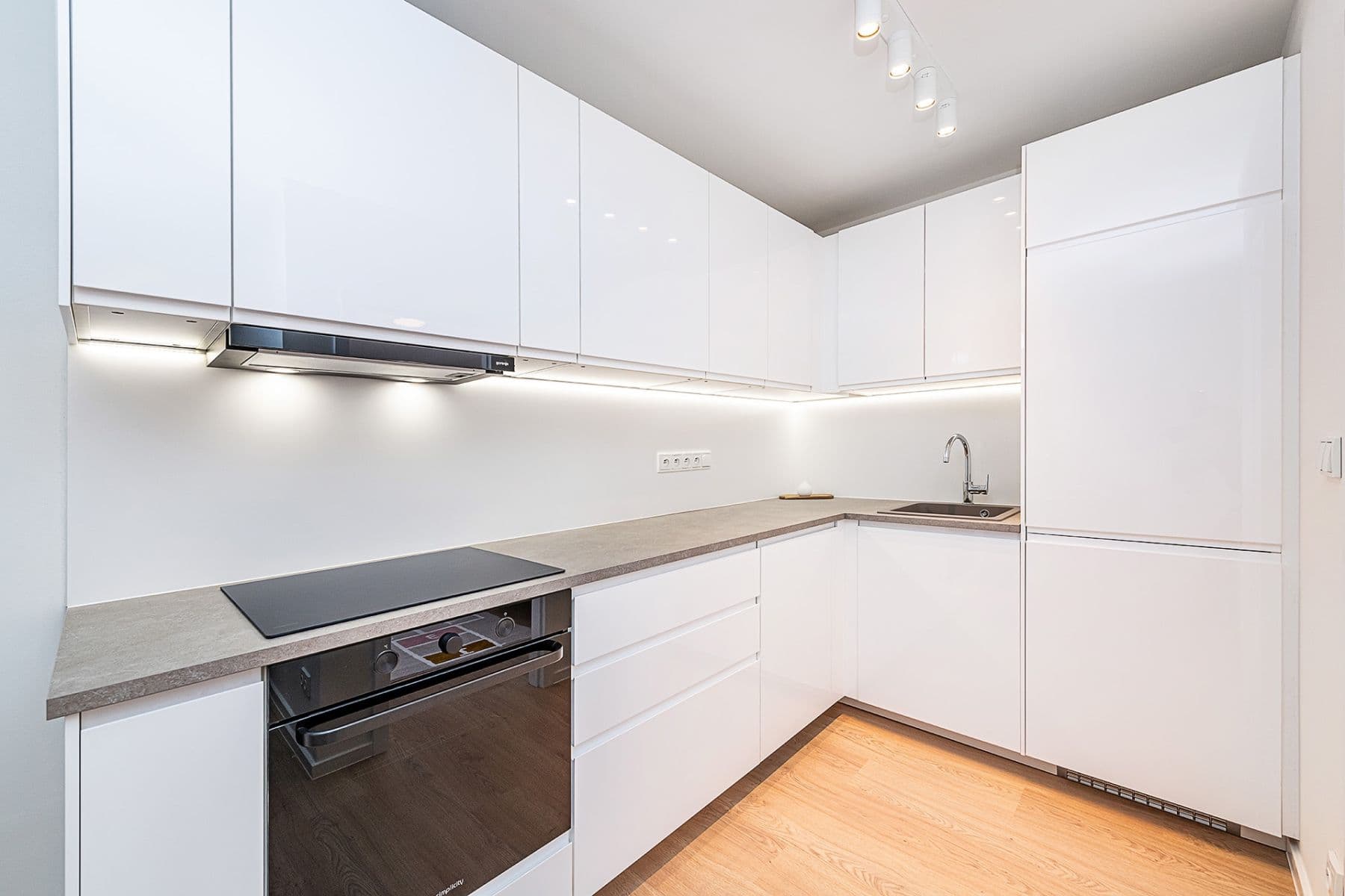 3 bedroom with open-plan kitchen flat for sale, 97 m², Merhautova, Brno, Jihomoravský Region 3 bedroom with open-plan kitchen flat for sale, 97 m², Merhautova, Brno, Jihomoravský Region