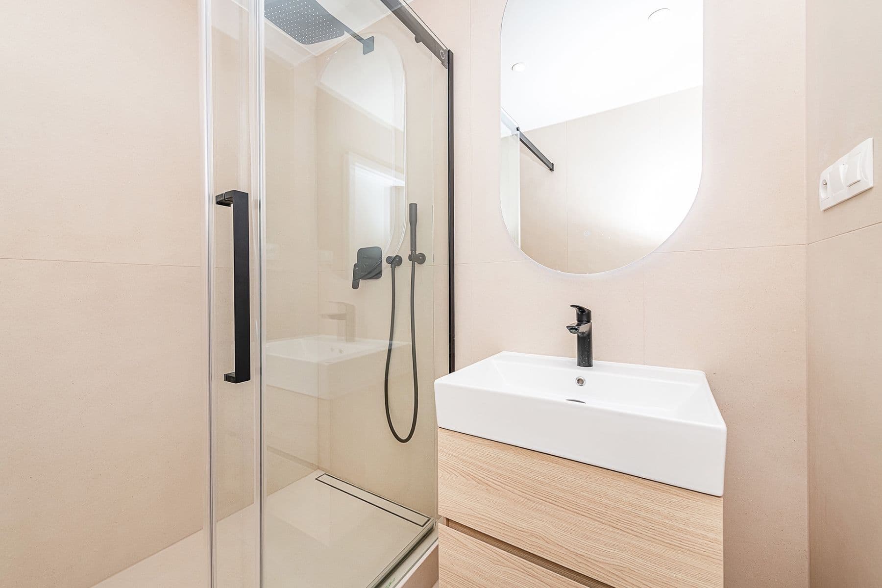 3 bedroom with open-plan kitchen flat for sale, 97 m², Merhautova, Brno, Jihomoravský Region 3 bedroom with open-plan kitchen flat for sale, 97 m², Merhautova, Brno, Jihomoravský Region