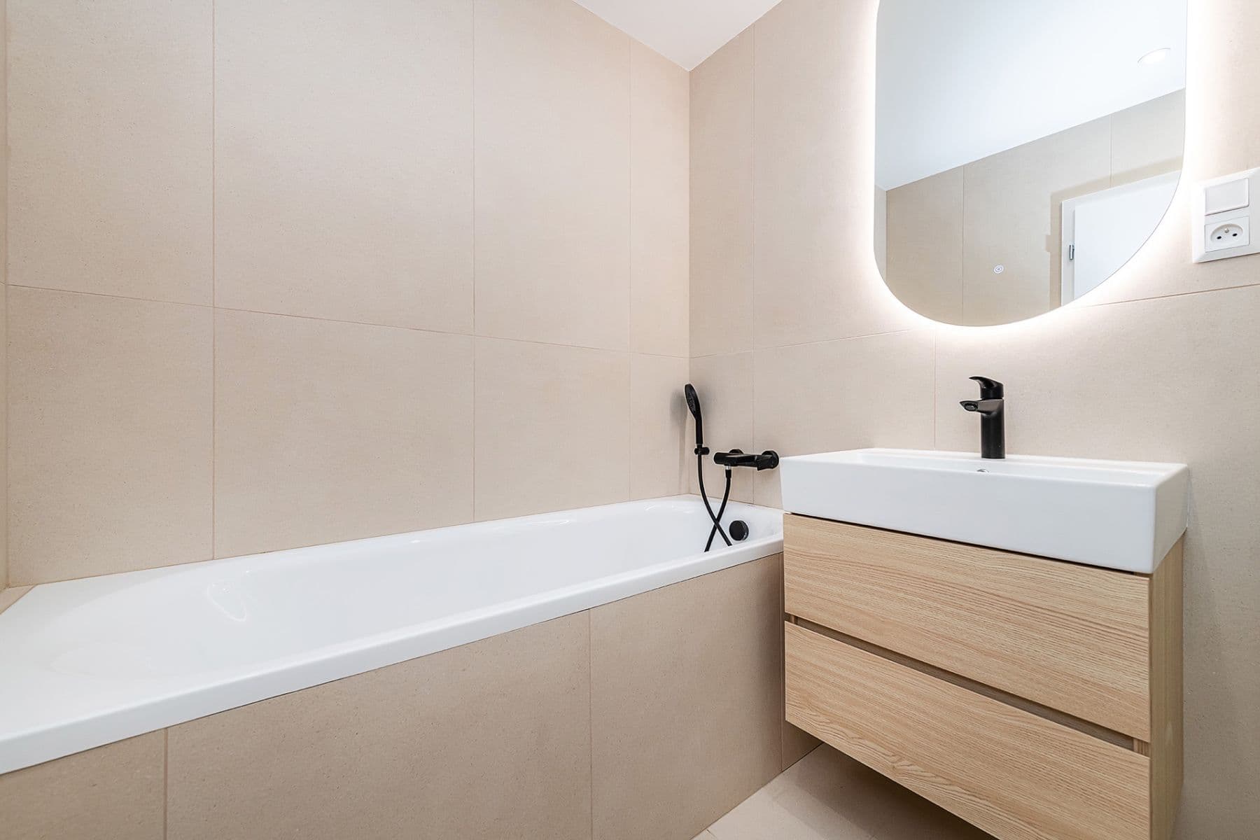 3 bedroom with open-plan kitchen flat for sale, 97 m², Merhautova, Brno, Jihomoravský Region 3 bedroom with open-plan kitchen flat for sale, 97 m², Merhautova, Brno, Jihomoravský Region