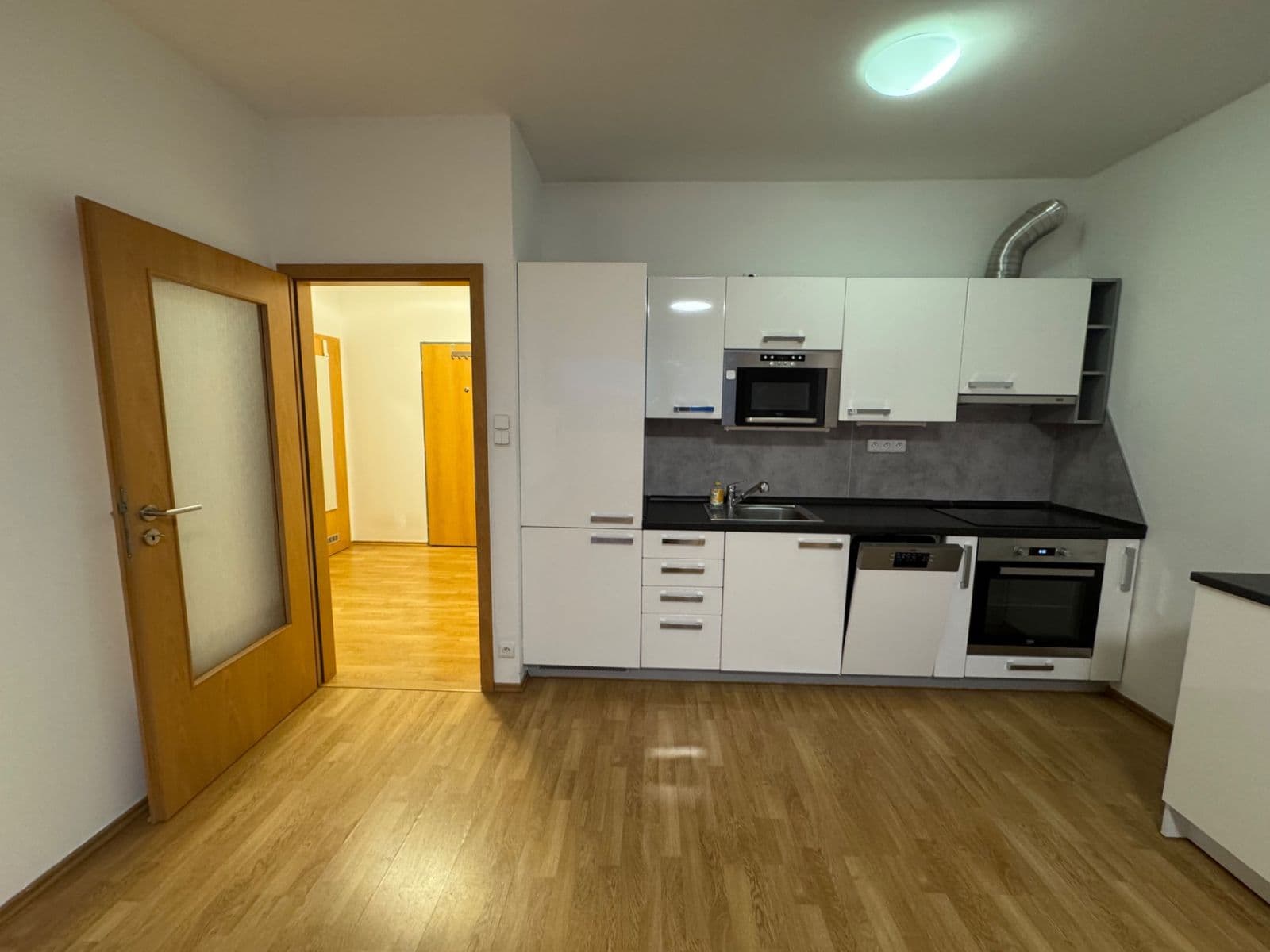 1 bedroom with open-plan kitchen flat to rent, 55 m², Chlebovická, Prague, Prague 1 bedroom with open-plan kitchen flat to rent, 55 m², Chlebovická, Prague, Prague