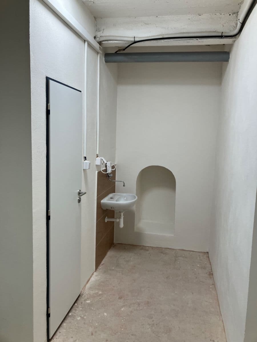 non-residential property to rent, 34 m², Na Zámyšli, Prague, Prague non-residential property to rent, 34 m², Na Zámyšli, Prague, Prague