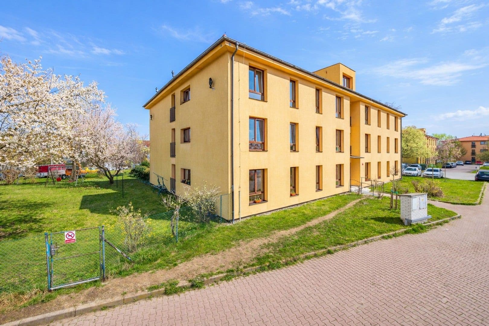 1 bedroom with open-plan kitchen flat to rent, 42 m², Jarní, Hostivice, Středočeský Region 1 bedroom with open-plan kitchen flat to rent, 42 m², Jarní, Hostivice, Středočeský Region