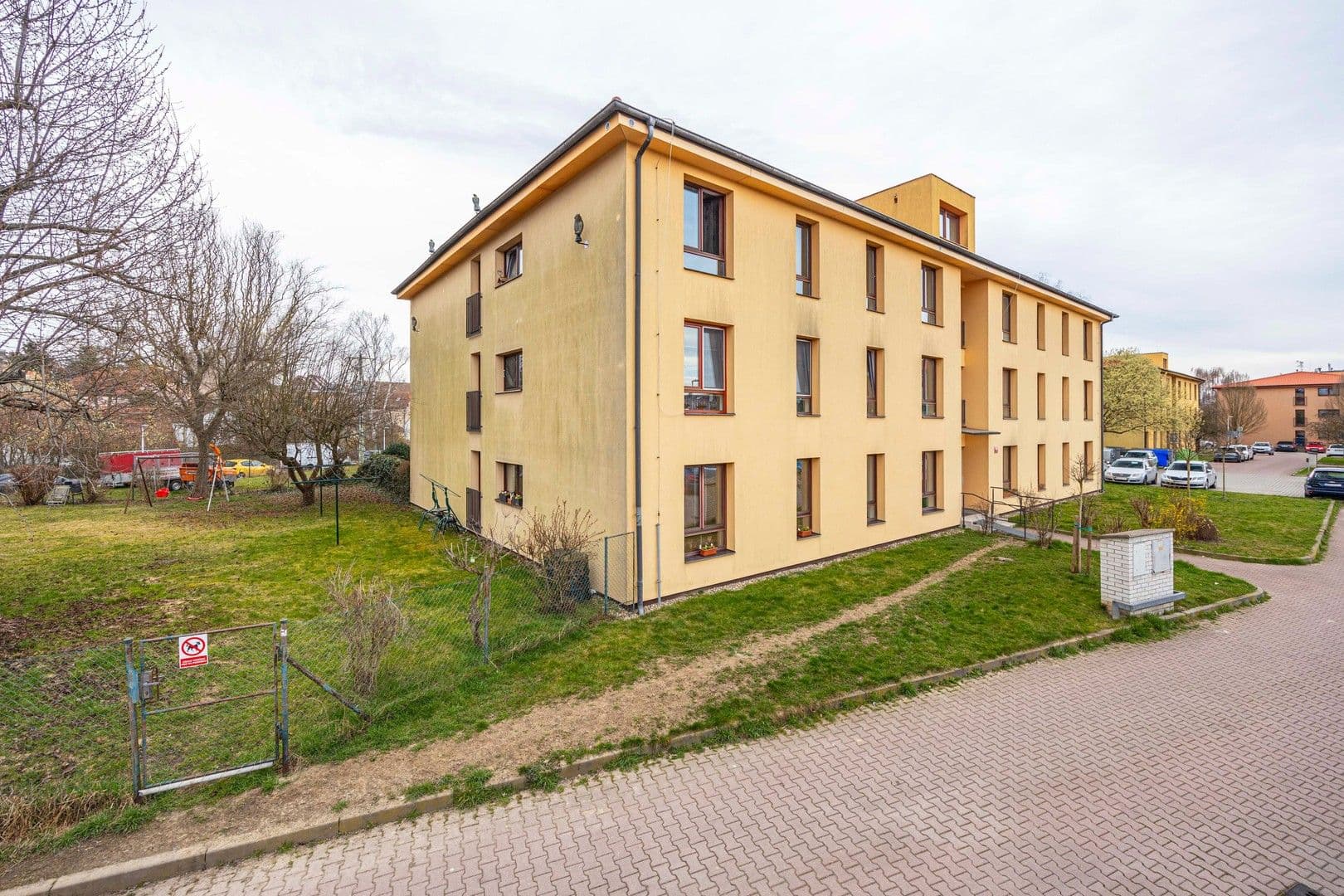 1 bedroom with open-plan kitchen flat to rent, 42 m², Jarní, Hostivice, Středočeský Region 1 bedroom with open-plan kitchen flat to rent, 42 m², Jarní, Hostivice, Středočeský Region