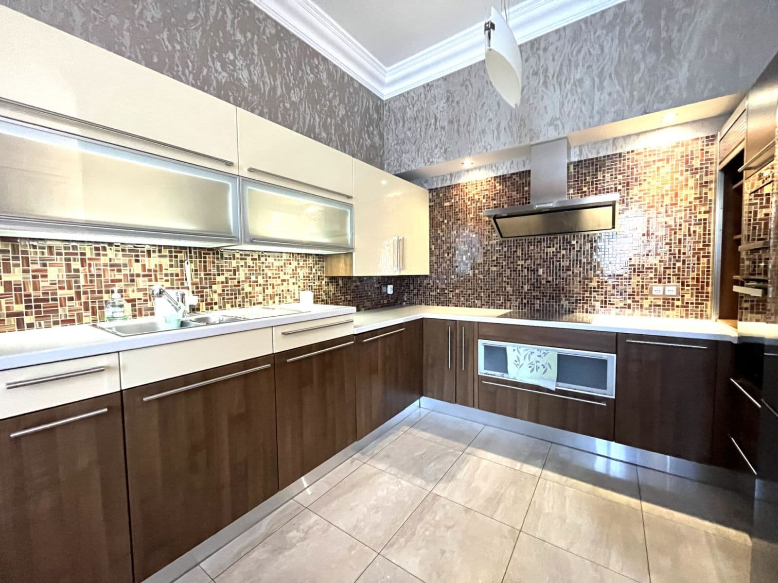 2 bedroom with open-plan kitchen flat to rent, 98 m², Puškinovo náměstí, Prague, Prague 2 bedroom with open-plan kitchen flat to rent, 98 m², Puškinovo náměstí, Prague, Prague