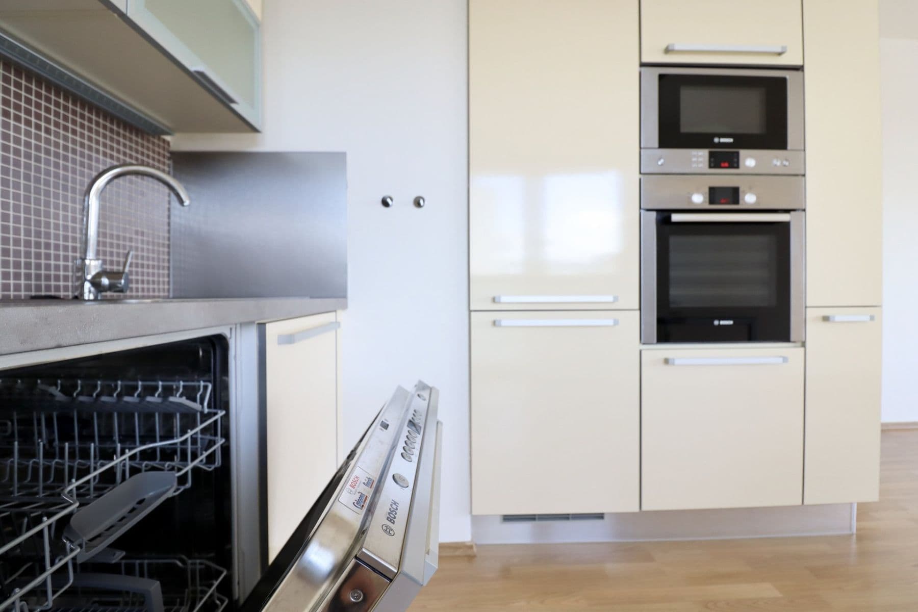 1 bedroom with open-plan kitchen flat to rent, 67 m², Přeučilova, Prague, Prague 1 bedroom with open-plan kitchen flat to rent, 67 m², Přeučilova, Prague, Prague