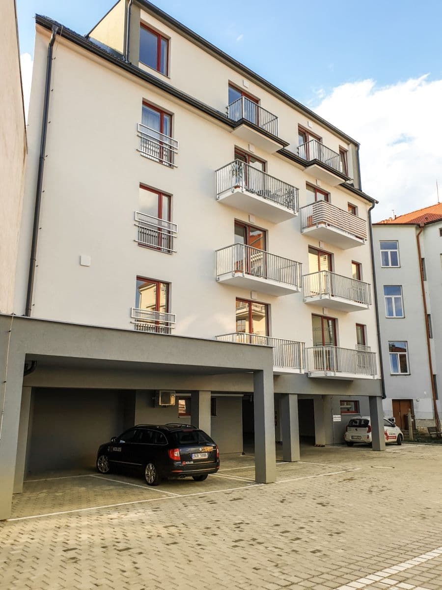 garage to rent, 14 m², Rudolfovská tř., České Budějovice, Jihočeský Region garage to rent, 14 m², Rudolfovská tř., České Budějovice, Jihočeský Region