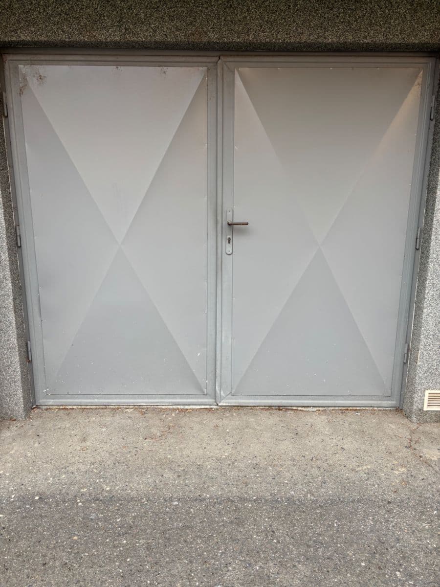 garage for sale, 19 m², Nad Stadionem, Králův Dvůr, Středočeský Region garage for sale, 19 m², Nad Stadionem, Králův Dvůr, Středočeský Region