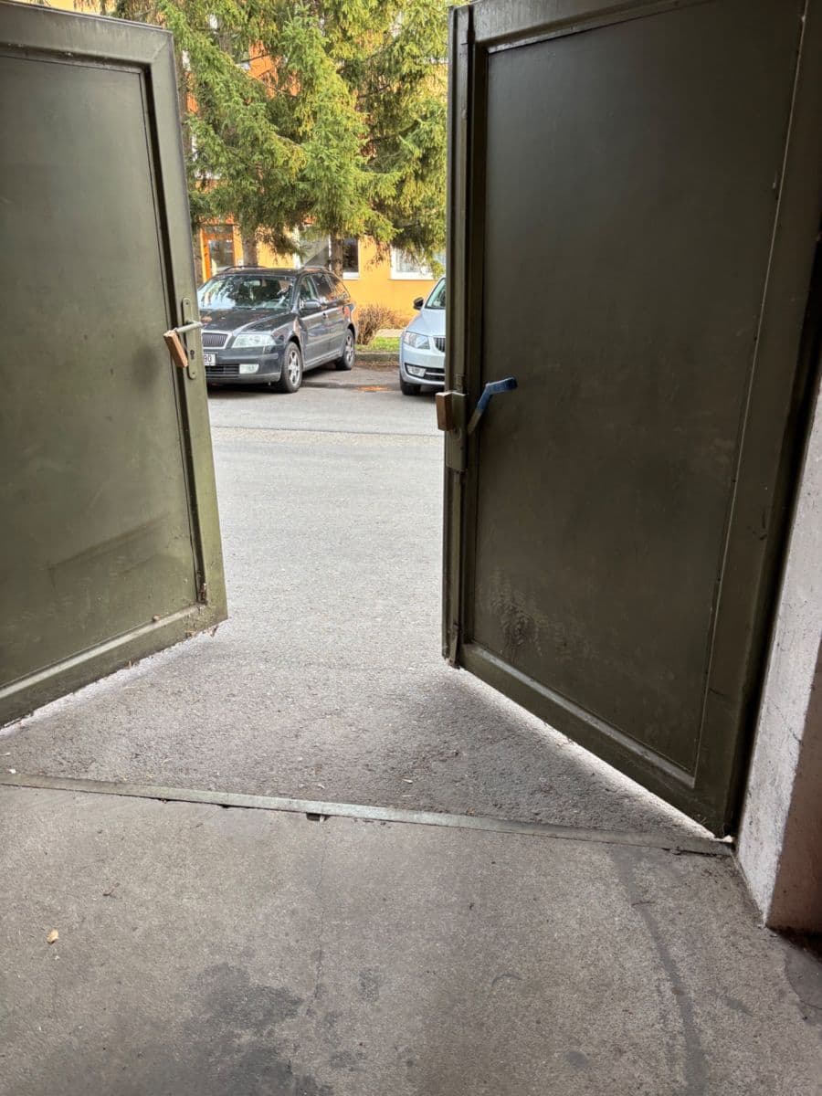 garage for sale, 19 m², Nad Stadionem, Králův Dvůr, Středočeský Region garage for sale, 19 m², Nad Stadionem, Králův Dvůr, Středočeský Region