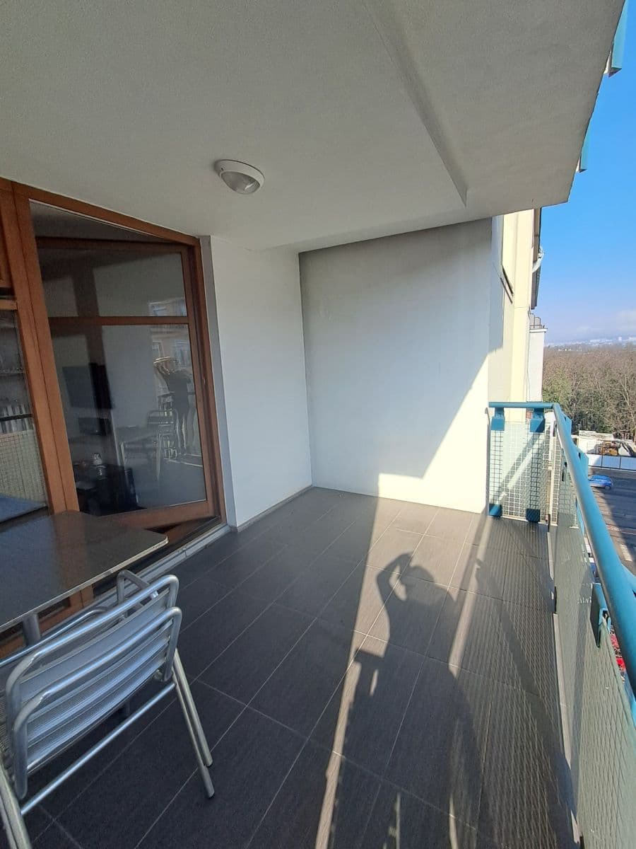 1 bedroom with open-plan kitchen flat to rent, 44 m², Hradecká, Prague, Prague 1 bedroom with open-plan kitchen flat to rent, 44 m², Hradecká, Prague, Prague