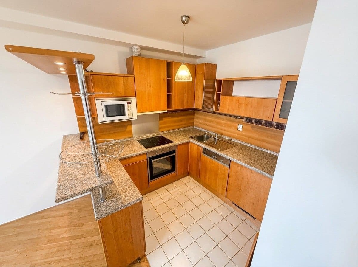 2 bedroom with open-plan kitchen flat to rent, 109 m², Mojžíšova, Brno, Jihomoravský Region 2 bedroom with open-plan kitchen flat to rent, 109 m², Mojžíšova, Brno, Jihomoravský Region