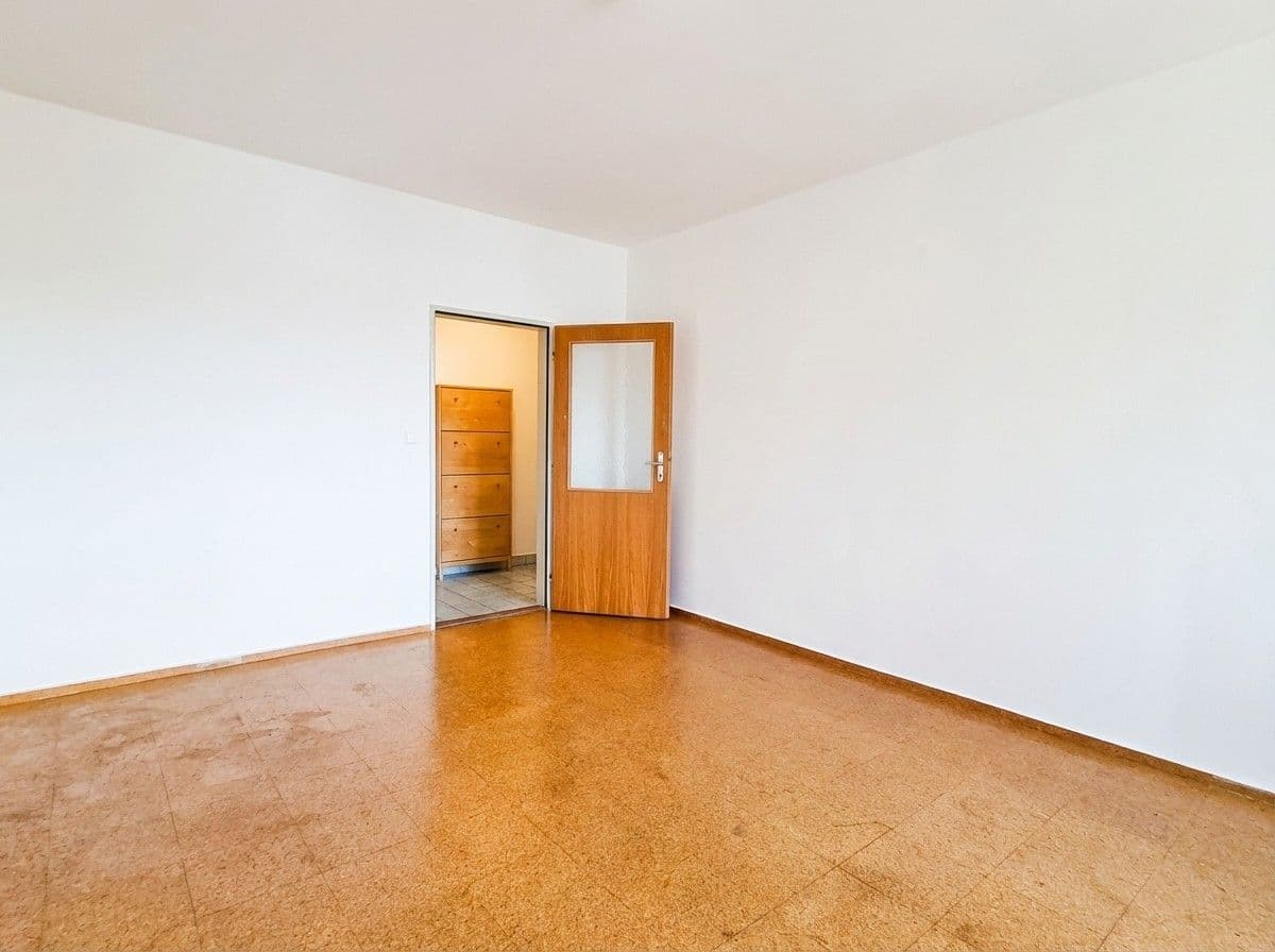 2 bedroom with open-plan kitchen flat to rent, 109 m², Mojžíšova, Brno, Jihomoravský Region 2 bedroom with open-plan kitchen flat to rent, 109 m², Mojžíšova, Brno, Jihomoravský Region