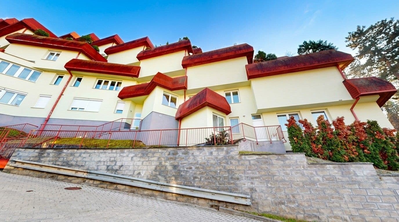 2 bedroom with open-plan kitchen flat to rent, 109 m², Mojžíšova, Brno, Jihomoravský Region 2 bedroom with open-plan kitchen flat to rent, 109 m², Mojžíšova, Brno, Jihomoravský Region