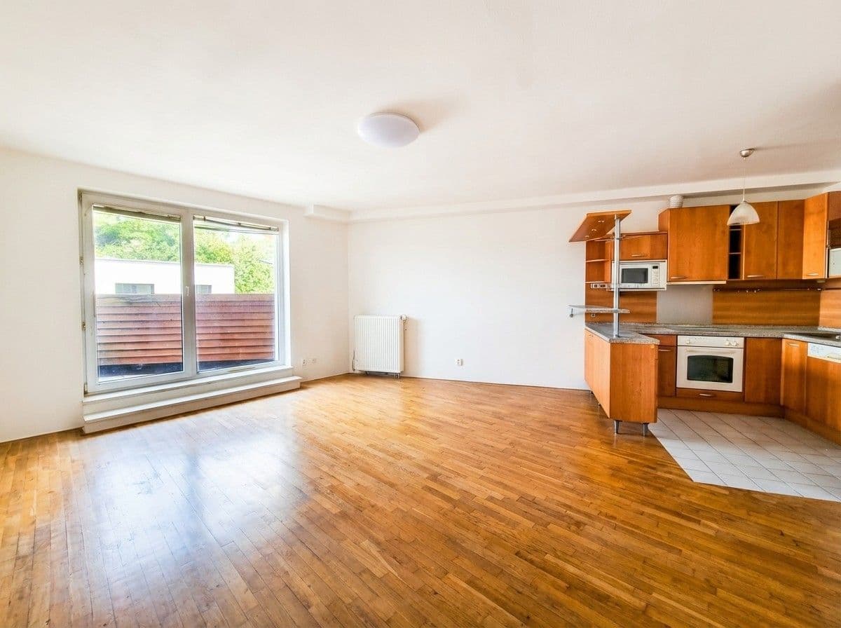 2 bedroom with open-plan kitchen flat to rent, 109 m², Mojžíšova, Brno, Jihomoravský Region 2 bedroom with open-plan kitchen flat to rent, 109 m², Mojžíšova, Brno, Jihomoravský Region
