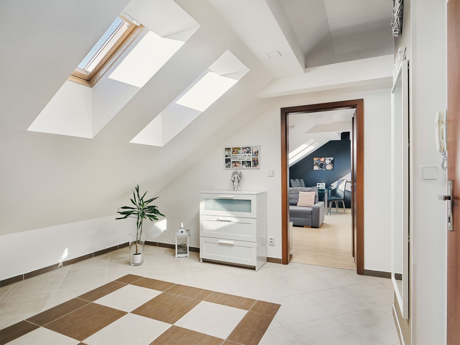 2 bedroom with open-plan kitchen flat for sale, 80 m², Stochovská, Prague, Prague 2 bedroom with open-plan kitchen flat for sale, 80 m², Stochovská, Prague, Prague